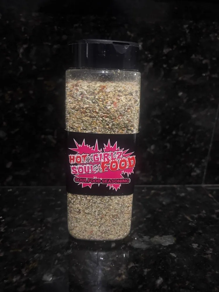 16 oz bottle of Hot Girlz Soulfood Seasoning