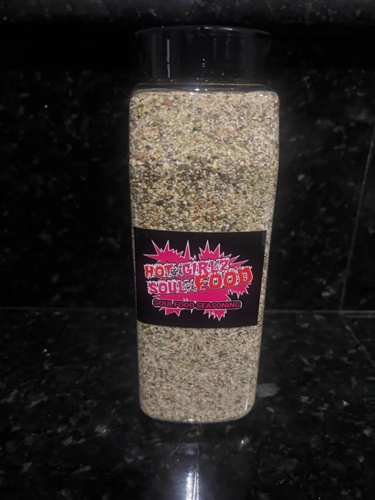 32 oz bottle of Hot Girlz Soulfood Seasoning