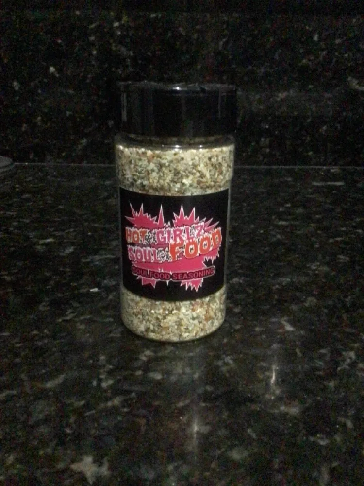 8 oz bottle of Hot Girlz Soulfood Seasoning